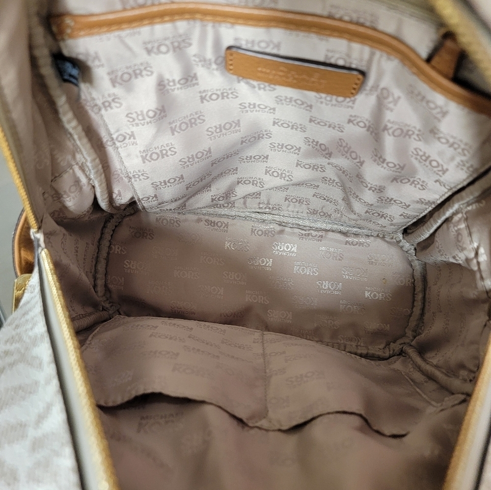 Michael Kors Vanilla Cream Medium Abbey Signature Gold Studded Backpack/Tan Trim - Picture 15 of 16